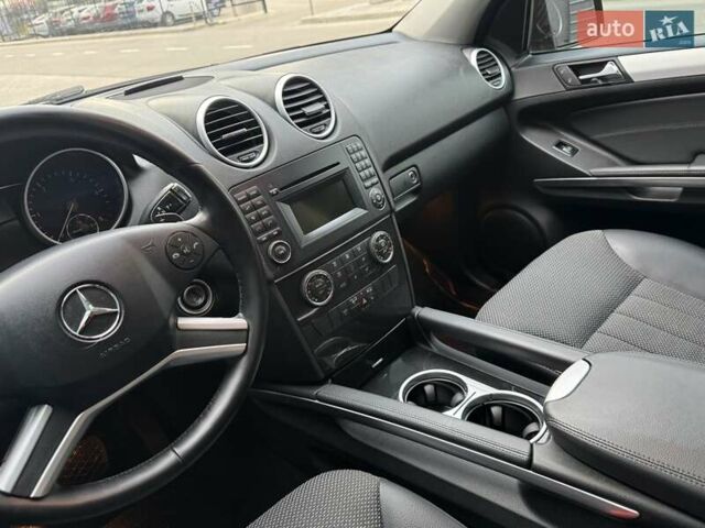 Чорний Мерседес М-Клас, об'ємом двигуна 3 л та пробігом 307 тис. км за 14750 $, фото 18 на Automoto.ua