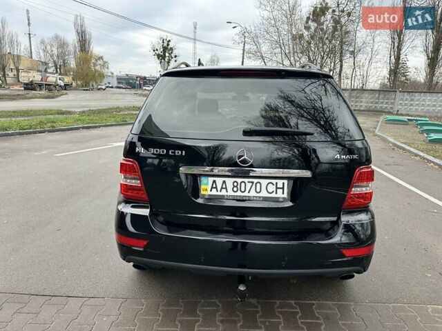 Чорний Мерседес М-Клас, об'ємом двигуна 3 л та пробігом 307 тис. км за 13800 $, фото 9 на Automoto.ua