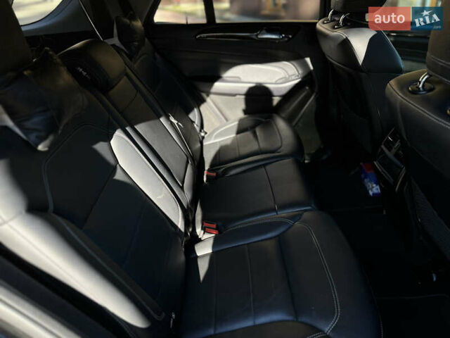 Черный Мерседес М-Класс, объемом двигателя 3 л и пробегом 260 тыс. км за 20500 $, фото 6 на Automoto.ua