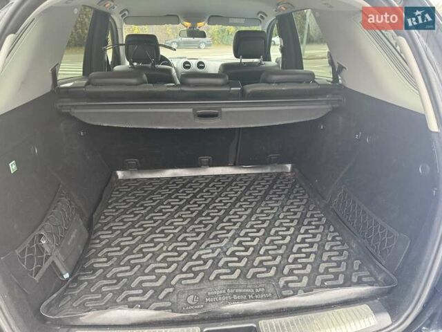 Черный Мерседес М-Класс, объемом двигателя 3 л и пробегом 307 тыс. км за 17000 $, фото 12 на Automoto.ua