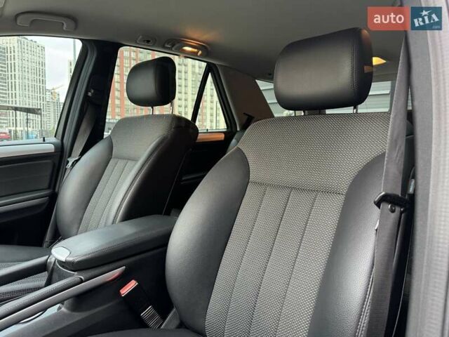 Чорний Мерседес М-Клас, об'ємом двигуна 3 л та пробігом 307 тис. км за 14750 $, фото 32 на Automoto.ua