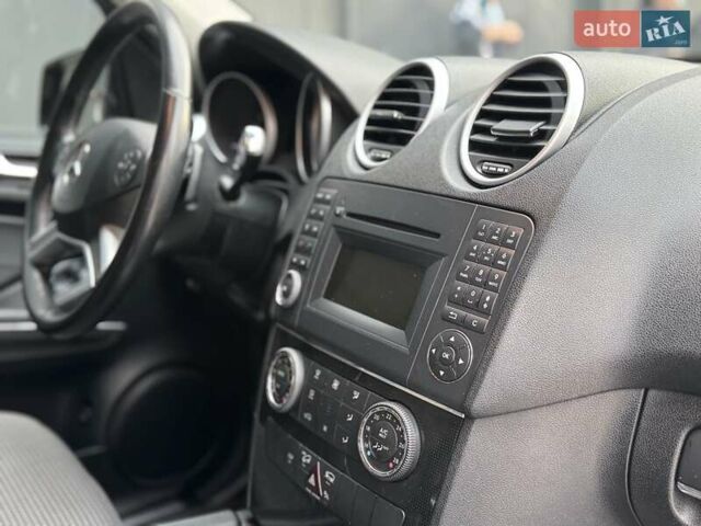 Чорний Мерседес М-Клас, об'ємом двигуна 3 л та пробігом 307 тис. км за 14750 $, фото 20 на Automoto.ua