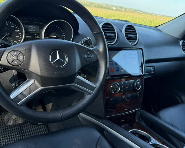 Черный Мерседес М-Класс, объемом двигателя 6.21 л и пробегом 286 тыс. км за 16500 $, фото 5 на Automoto.ua