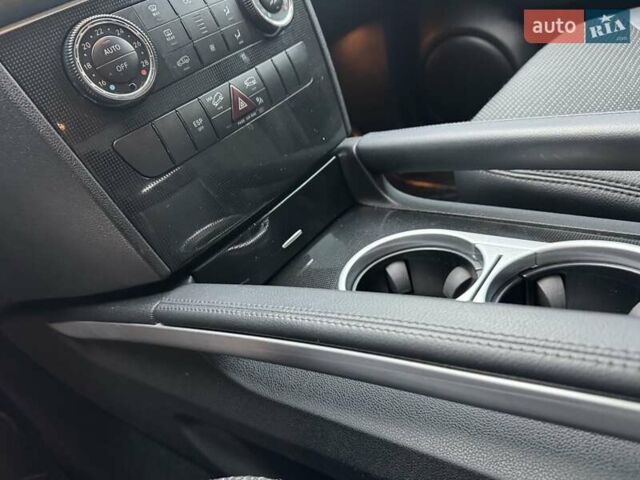 Чорний Мерседес М-Клас, об'ємом двигуна 3 л та пробігом 307 тис. км за 14750 $, фото 23 на Automoto.ua
