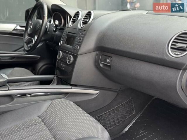 Чорний Мерседес М-Клас, об'ємом двигуна 3 л та пробігом 307 тис. км за 14750 $, фото 21 на Automoto.ua