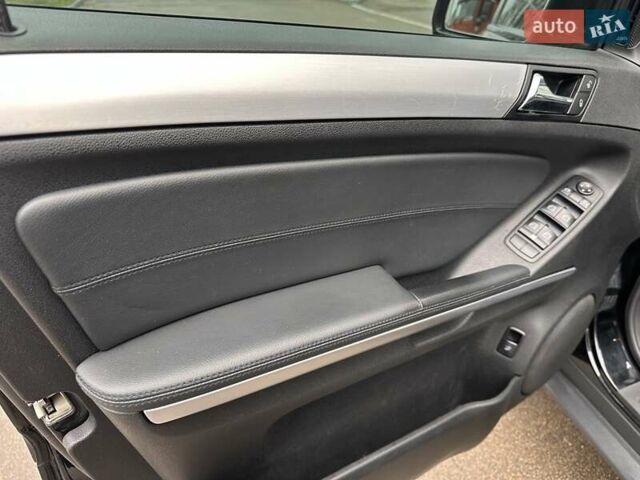 Чорний Мерседес М-Клас, об'ємом двигуна 3 л та пробігом 307 тис. км за 13800 $, фото 16 на Automoto.ua