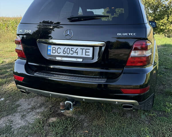 Черный Мерседес М-Класс, объемом двигателя 6.21 л и пробегом 286 тыс. км за 16500 $, фото 11 на Automoto.ua