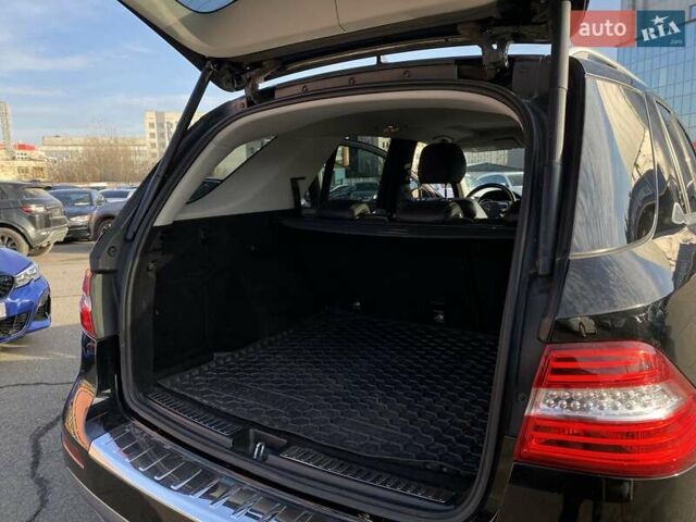 Черный Мерседес М-Класс, объемом двигателя 3 л и пробегом 145 тыс. км за 19990 $, фото 6 на Automoto.ua