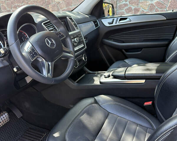 Мерседес М-Клас 2012 у Житомирі на Automoto.ua Чорний Мерседес М-Клас, об'ємом двигуна 2.14 л та пробігом 261 тис. км за 18900 $, фото 10 на Automoto.ua