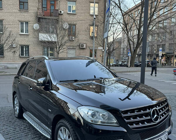 Черный Мерседес М-Класс, объемом двигателя 2.99 л и пробегом 180 тыс. км за 22400 $, фото 1 на Automoto.ua