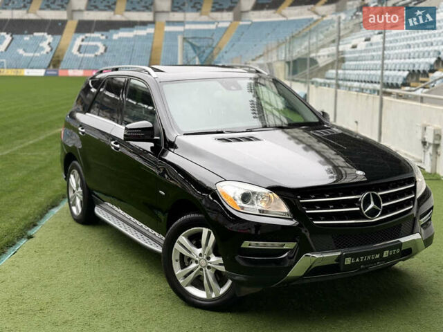 Черный Мерседес М-Класс, объемом двигателя 3.5 л и пробегом 142 тыс. км за 17500 $, фото 12 на Automoto.ua