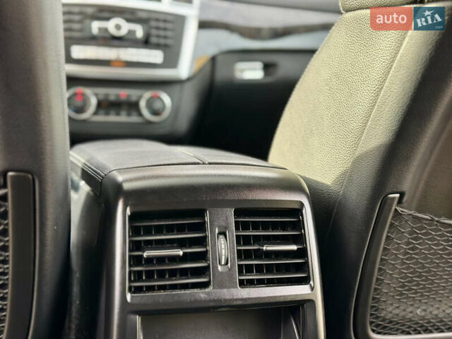 Черный Мерседес М-Класс, объемом двигателя 2.99 л и пробегом 226 тыс. км за 20499 $, фото 45 на Automoto.ua