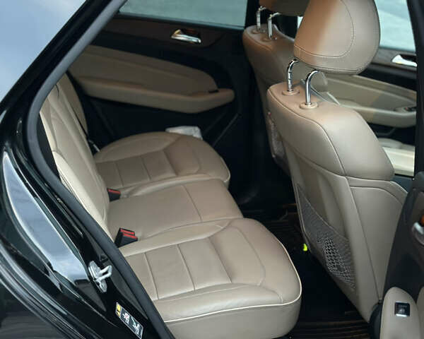 Черный Мерседес М-Класс, объемом двигателя 3.5 л и пробегом 155 тыс. км за 19999 $, фото 18 на Automoto.ua