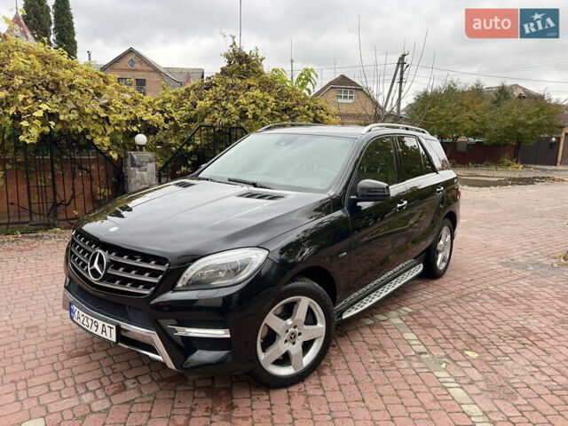 Мерседес М-Класс 2012 в Киеве на Automoto.ua Черный Мерседес М-Класс, объемом двигателя 3.5 л и пробегом 160 тыс. км за 17900 $, фото 2 на Automoto.ua