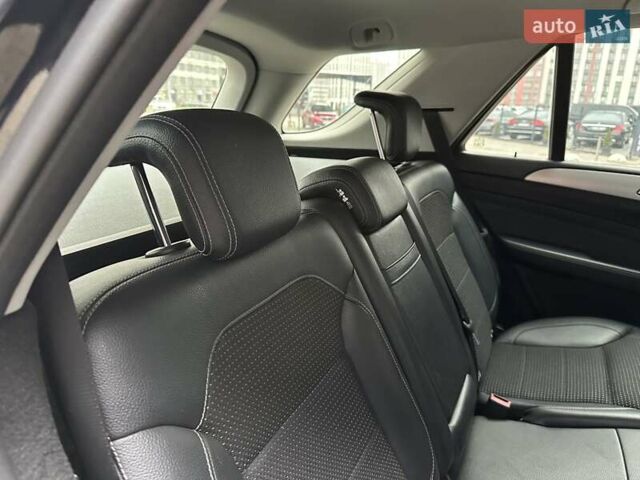 Чорний Мерседес М-Клас, об'ємом двигуна 2.2 л та пробігом 271 тис. км за 16450 $, фото 48 на Automoto.ua