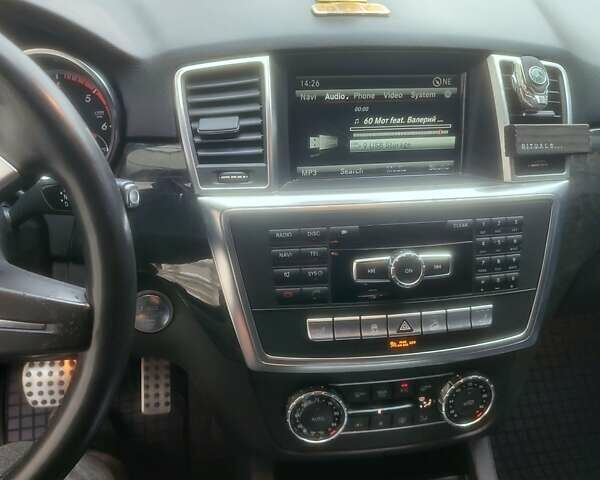 Черный Мерседес М-Класс, объемом двигателя 3 л и пробегом 272 тыс. км за 21500 $, фото 11 на Automoto.ua