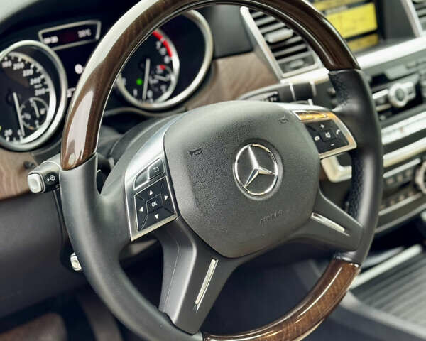 Черный Мерседес М-Класс, объемом двигателя 3.5 л и пробегом 160 тыс. км за 19500 $, фото 11 на Automoto.ua