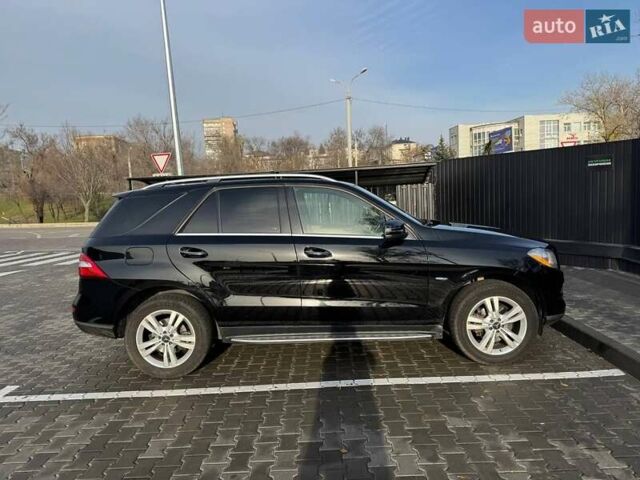 Черный Мерседес М-Класс, объемом двигателя 2.99 л и пробегом 240 тыс. км за 21900 $, фото 3 на Automoto.ua