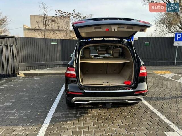 Черный Мерседес М-Класс, объемом двигателя 2.99 л и пробегом 240 тыс. км за 21900 $, фото 24 на Automoto.ua