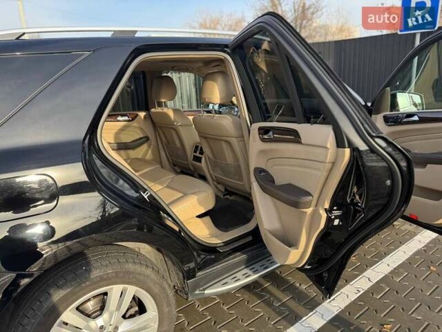 Черный Мерседес М-Класс, объемом двигателя 2.99 л и пробегом 240 тыс. км за 21900 $, фото 17 на Automoto.ua