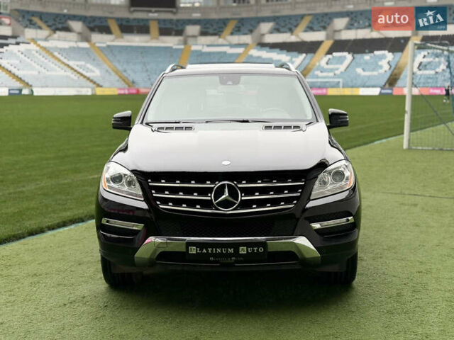 Черный Мерседес М-Класс, объемом двигателя 3.5 л и пробегом 142 тыс. км за 17500 $, фото 1 на Automoto.ua