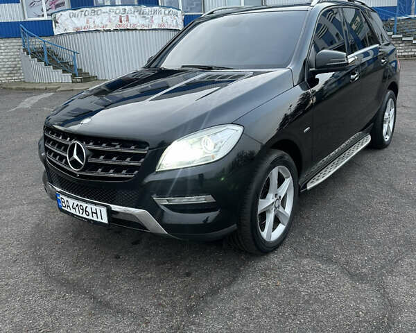 Чорний Мерседес М-Клас, об'ємом двигуна 2.14 л та пробігом 220 тис. км за 18500 $, фото 1 на Automoto.ua