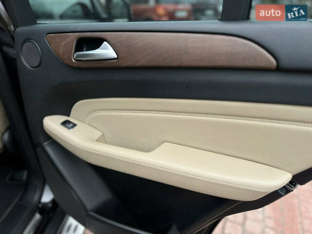 Мерседес М-Класс 2012 в Киеве на Automoto.ua Черный Мерседес М-Класс, объемом двигателя 3.5 л и пробегом 160 тыс. км за 17900 $, фото 29 на Automoto.ua