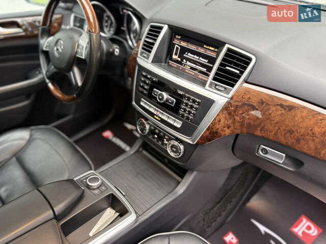 Черный Мерседес М-Класс, объемом двигателя 3.5 л и пробегом 142 тыс. км за 17500 $, фото 54 на Automoto.ua
