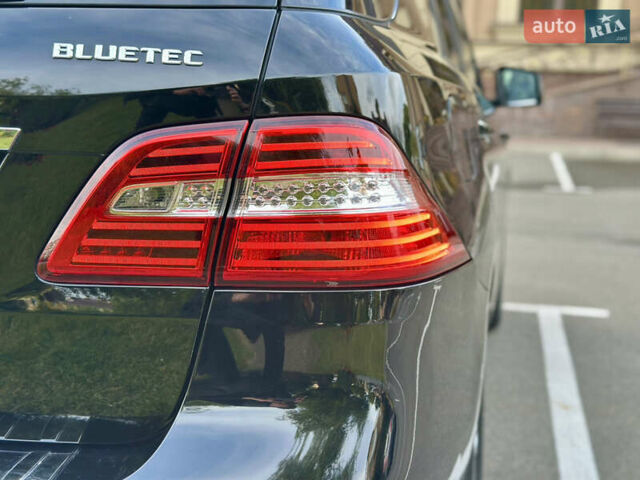 Черный Мерседес М-Класс, объемом двигателя 2.99 л и пробегом 226 тыс. км за 20499 $, фото 22 на Automoto.ua