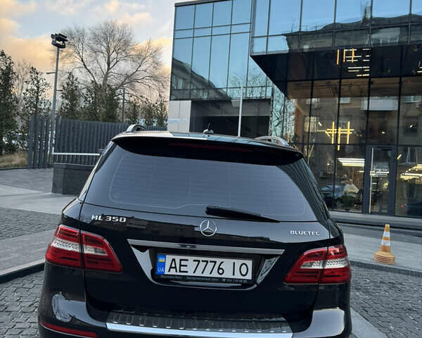 Черный Мерседес М-Класс, объемом двигателя 2.99 л и пробегом 180 тыс. км за 22400 $, фото 2 на Automoto.ua