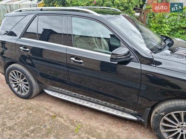 Черный Мерседес М-Класс, объемом двигателя 3 л и пробегом 215 тыс. км за 24900 $, фото 4 на Automoto.ua