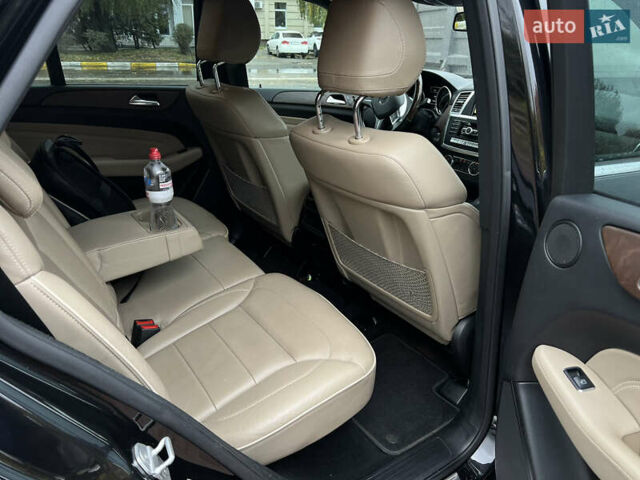 Мерседес М-Класс 2012 в Киеве на Automoto.ua Черный Мерседес М-Класс, объемом двигателя 3.5 л и пробегом 160 тыс. км за 17900 $, фото 33 на Automoto.ua