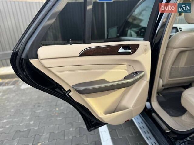 Черный Мерседес М-Класс, объемом двигателя 2.99 л и пробегом 240 тыс. км за 21900 $, фото 21 на Automoto.ua