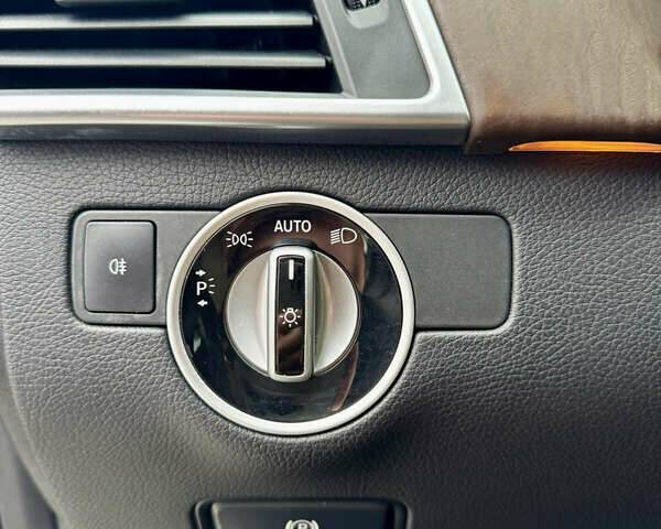 Черный Мерседес М-Класс, объемом двигателя 3.5 л и пробегом 160 тыс. км за 19500 $, фото 15 на Automoto.ua