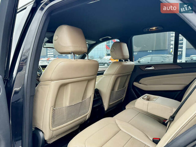 Черный Мерседес М-Класс, объемом двигателя 3.5 л и пробегом 160 тыс. км за 19500 $, фото 23 на Automoto.ua