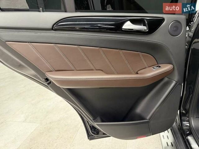 Черный Мерседес М-Класс, объемом двигателя 5.46 л и пробегом 119 тыс. км за 32990 $, фото 24 на Automoto.ua