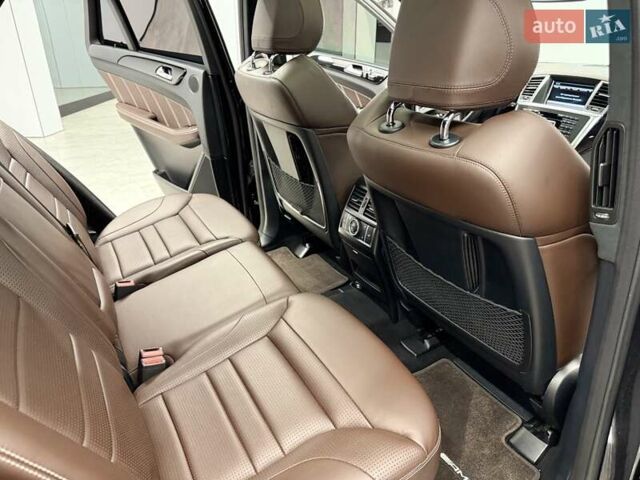 Черный Мерседес М-Класс, объемом двигателя 5.46 л и пробегом 119 тыс. км за 32990 $, фото 31 на Automoto.ua