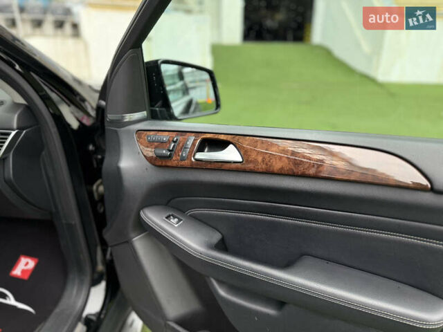 Черный Мерседес М-Класс, объемом двигателя 3.5 л и пробегом 142 тыс. км за 17500 $, фото 52 на Automoto.ua