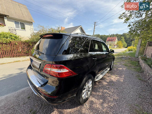 Мерседес М-Клас 2012 у Житомирі на Automoto.ua Чорний Мерседес М-Клас, об'ємом двигуна 2.14 л та пробігом 261 тис. км за 18900 $, фото 4 на Automoto.ua