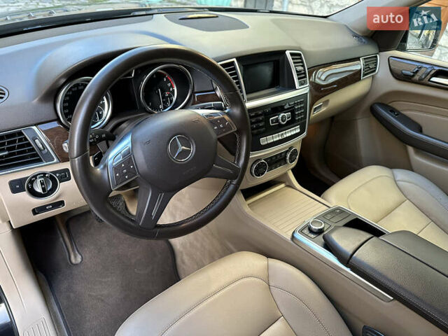 Черный Мерседес М-Класс, объемом двигателя 2.14 л и пробегом 247 тыс. км за 20500 $, фото 31 на Automoto.ua