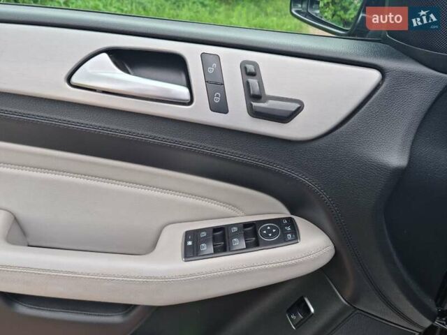 Черный Мерседес М-Класс, объемом двигателя 3 л и пробегом 215 тыс. км за 24900 $, фото 25 на Automoto.ua