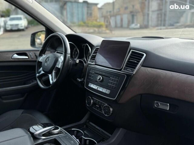 Мерседес М-Класс 2012 в Киеве на Automoto.ua Черный Мерседес М-Класс, объемом двигателя 2.1 л и пробегом 198 тыс. км за 23840 $, фото 49 на Automoto.ua