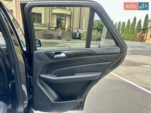 Черный Мерседес М-Класс, объемом двигателя 2.99 л и пробегом 226 тыс. км за 20499 $, фото 36 на Automoto.ua