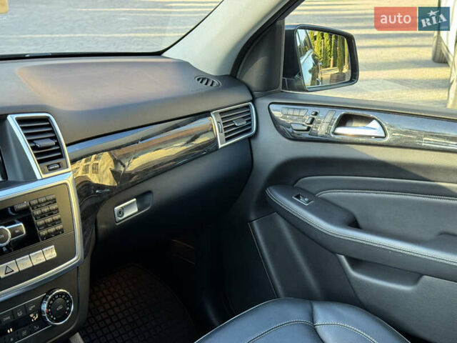 Черный Мерседес М-Класс, объемом двигателя 2.14 л и пробегом 160 тыс. км за 22500 $, фото 17 на Automoto.ua