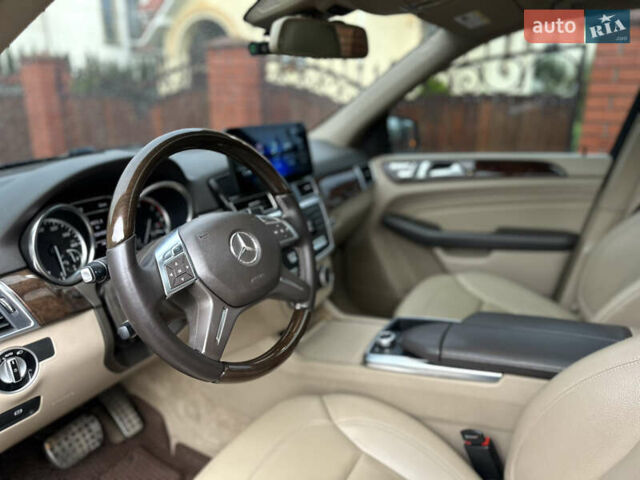 Черный Мерседес М-Класс, объемом двигателя 3 л и пробегом 255 тыс. км за 19400 $, фото 4 на Automoto.ua