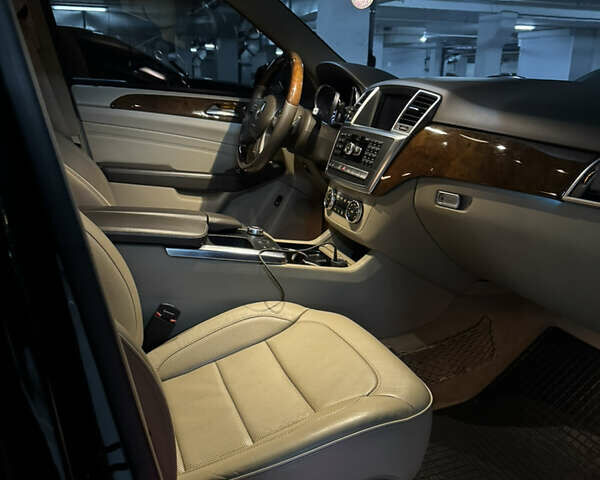 Черный Мерседес М-Класс, объемом двигателя 2.99 л и пробегом 180 тыс. км за 22400 $, фото 9 на Automoto.ua