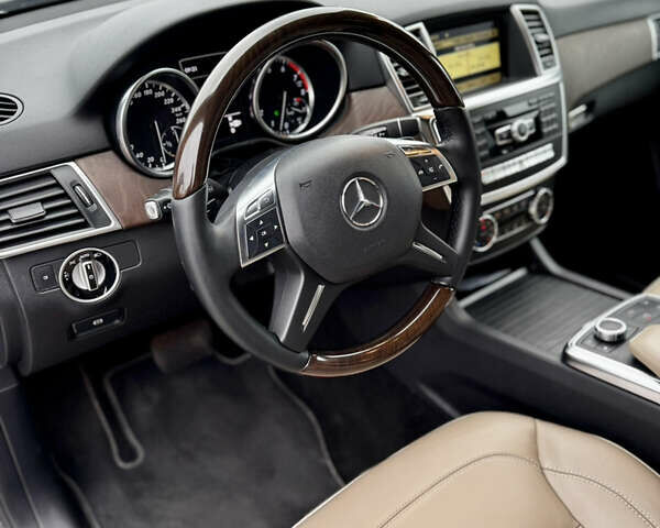 Черный Мерседес М-Класс, объемом двигателя 3.5 л и пробегом 160 тыс. км за 19500 $, фото 10 на Automoto.ua