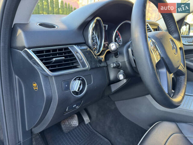 Черный Мерседес М-Класс, объемом двигателя 2.14 л и пробегом 160 тыс. км за 22500 $, фото 25 на Automoto.ua