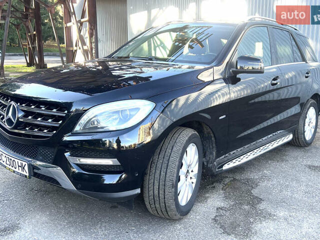 Черный Мерседес М-Класс, объемом двигателя 2.14 л и пробегом 198 тыс. км за 21700 $, фото 5 на Automoto.ua