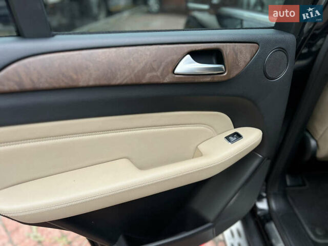 Мерседес М-Класс 2012 в Киеве на Automoto.ua Черный Мерседес М-Класс, объемом двигателя 3.5 л и пробегом 160 тыс. км за 17900 $, фото 24 на Automoto.ua